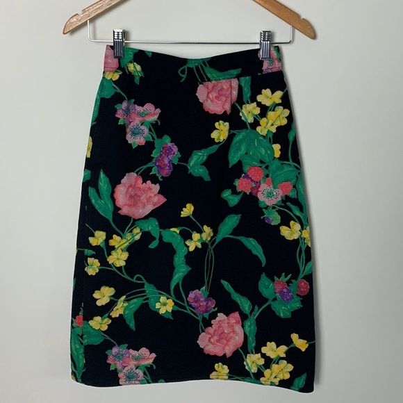 Vintage designer floral pencil skirt by Ungaro. - Picture 3 of 8